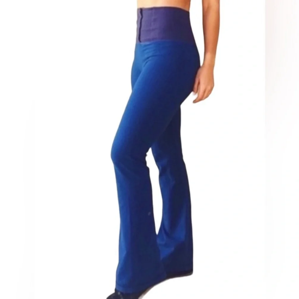 Lululemon Hook my Eye Groove (Flare) Pants - Picture 2 of 13
